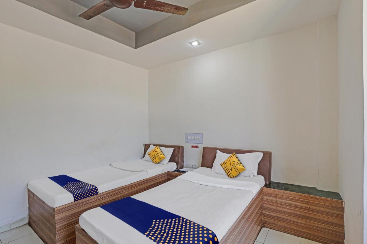 Oyo Flagship 80463 Hotel Mini Palace Vadodara Buitenkant foto