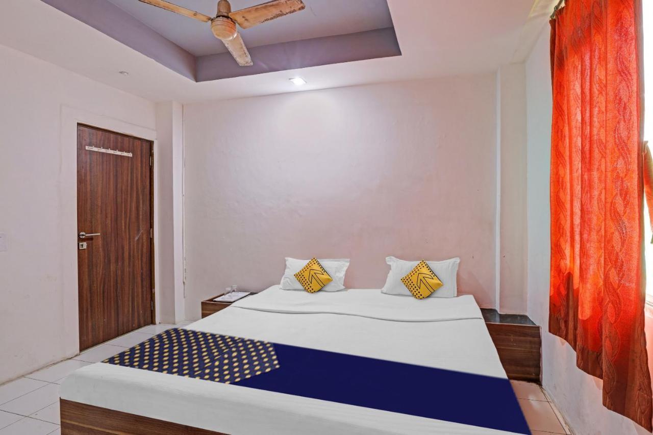 Oyo Flagship 80463 Hotel Mini Palace Vadodara Buitenkant foto